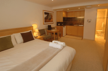 Breathtaker All Suite Hotel & Spa - Tourism Cairns 4