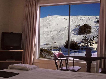 Falls Creek Hotel - Tourism Cairns 1