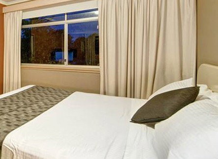 The Statesman Hotel - Tourism Cairns 1