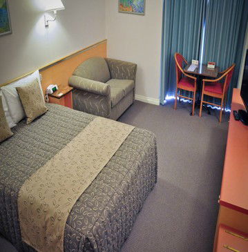 The Waverley International Hotel - Tourism Cairns 1