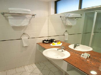The Waverley International Hotel - Tourism Cairns 2