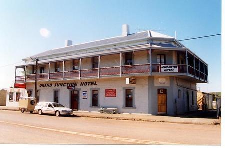 Grand Junction Hotel - Tourism Cairns 0
