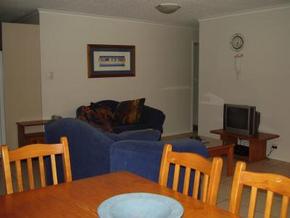 Beachfront Towers - Tourism Cairns 4