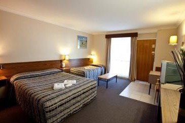 Golden West Motor Inn - Tourism Cairns 1