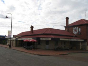 Bedford Arms Hotel - Tourism Cairns 0