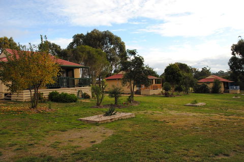 Lakes Entrance Country Cottages - Tourism Cairns 0