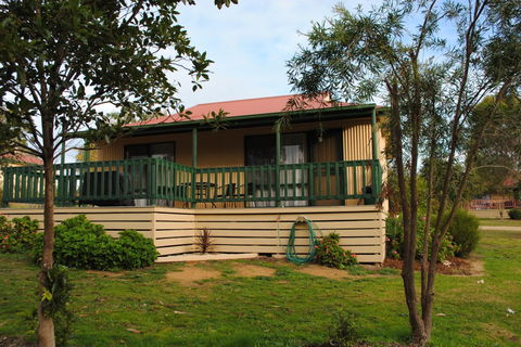 Lakes Entrance Country Cottages - Tourism Cairns 2