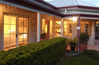 Noosa Valley Manor - Bed And Breakfast - Tourism Cairns 1