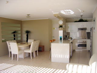 Beachfront Towers - Tourism Cairns 9
