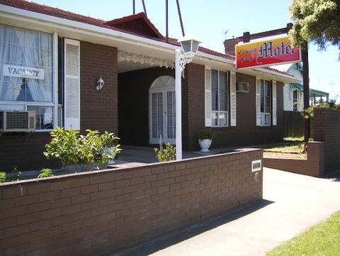 Colonial Lodge Motel - Tourism Cairns 0