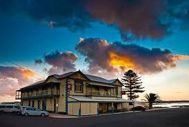 Arno Bay Hotel - Tourism Cairns 0