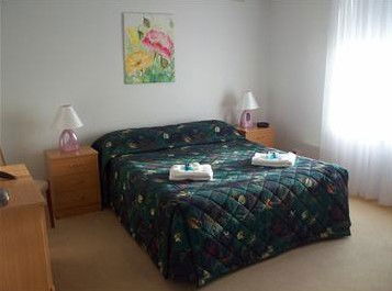 AA Madalena Court Holiday Apartments - Tourism Cairns 3