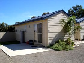 Moonta Bay Cabins - Tourism Cairns 0