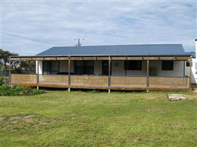 Surfin Sceales Beach House - Tourism Cairns 0