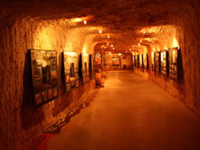 Umoona Opal Mine - Tourism Cairns 0