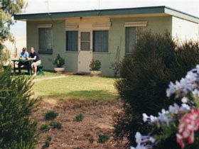 Oaklands Fishing Cottage - Tourism Cairns 0