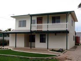 Louth Bay Holiday Apartment - Tourism Cairns 0