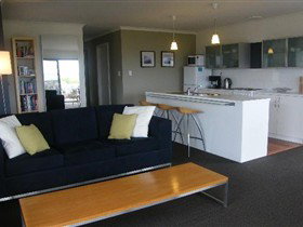 Coorong Waterfront Retreat - Tourism Cairns 0