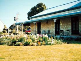 Robe House - Tourism Cairns 0