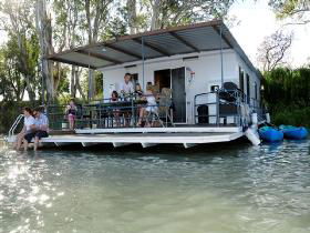 The Murray Dream Self Contained Moored Houseboat - Tourism Cairns 0