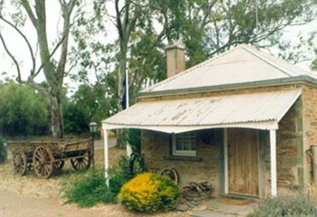 Reilly's Wines Heritage Cottages - Tourism Cairns 1