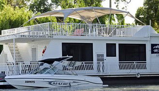 Moving Waters Self Contained Moored Houseboat - Tourism Cairns 1