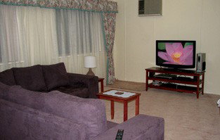 Louth Bay Holiday Apartment - Tourism Cairns 1