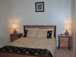 Louth Bay Holiday Apartment - Tourism Cairns 2