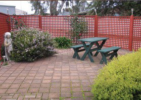 Louth Bay Holiday Apartment - Tourism Cairns 3