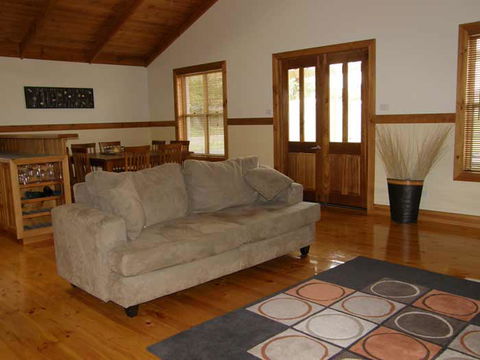 Beachport Retreat - Tourism Cairns 0