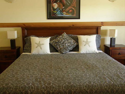 Beachport Retreat - Tourism Cairns 1