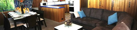 Moving Waters Self Contained Moored Houseboat - Tourism Cairns 7