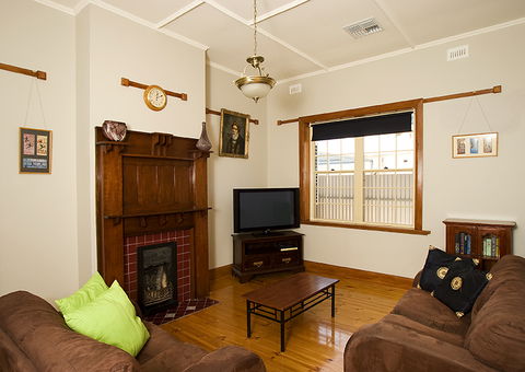 Semaphore Beach House - Tourism Cairns 0