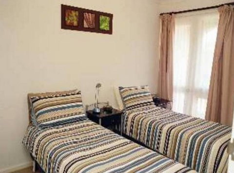 Lake Shore Apartment - Tourism Cairns 1