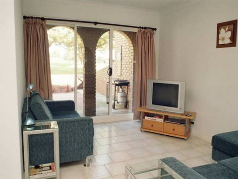 Lake Shore Apartment - Tourism Cairns 5