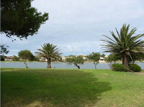 Lake Shore Apartment - Tourism Cairns 6