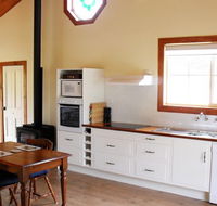 The Old Oak Bed and Breakfast - The Shearing Quarters - Tourism Cairns