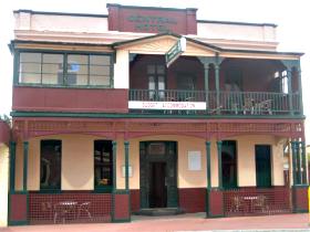 Central Hotel, Zeehan - Tourism Cairns 0