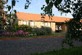 Glasgow Lodge - Tourism Cairns 0