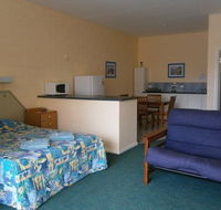 Penguin Holiday Apartments - Tourism Cairns