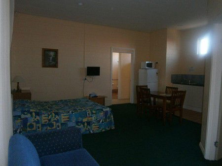 Penguin Holiday Apartments - Tourism Cairns 1