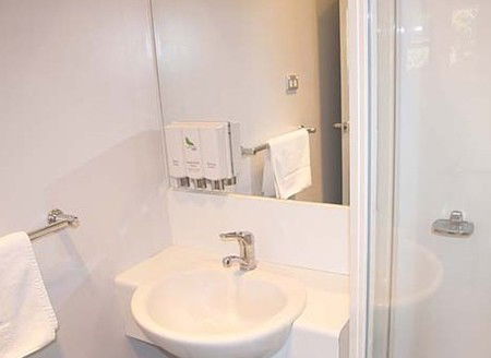 Leisure Inn Waterfront Lodge - Tourism Cairns 1