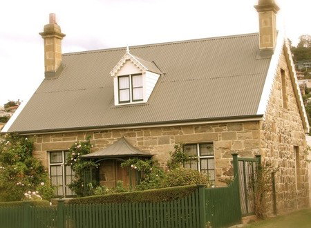 Crescentfield Cottage - Tourism Cairns 1