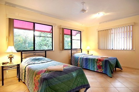 Mediterranean Beachfront Apartments - Tourism Cairns 4