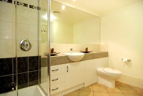 Mediterranean Beachfront Apartments - Tourism Cairns 5