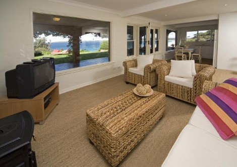 Absolute Waterfront At Hyams Beach - Elandra - Tourism Cairns 4