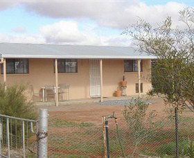 Blue Bush Country Cottage - Tourism Cairns 0