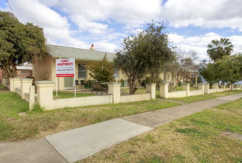 Tumut Apartments - Tourism Cairns 1