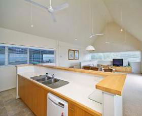 Crows Nest - Nelson Bay - Tourism Cairns 2