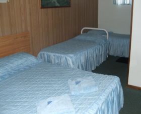 Chatham Motel - Tourism Cairns 0